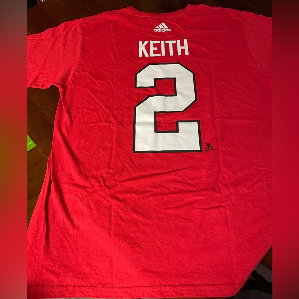 Men’s Large Blackhawks T-shirt
